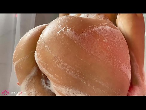 ❤️ Bruneta masturbuje kundu vibrátorem až k intenzivnímu orgasmu ve sprše ❌ Porno video u cs.assistirhentai.ru ❌️
